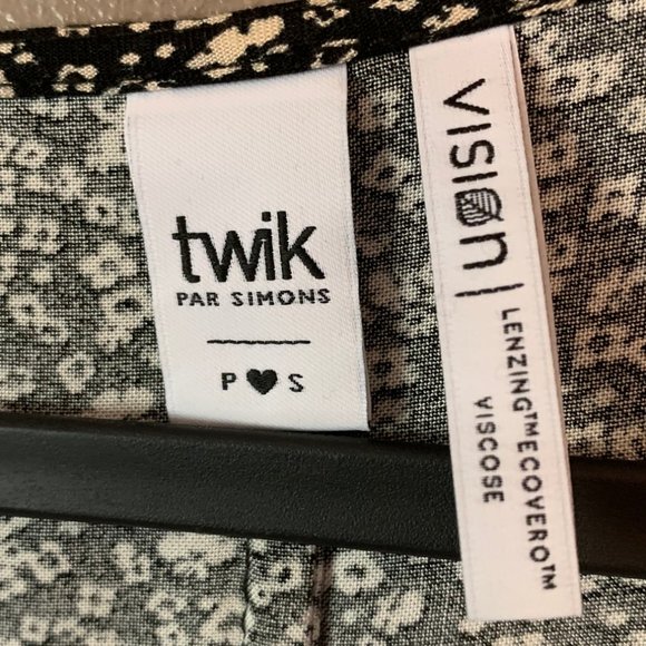 Twik Black and White floral dress. - Picture 4 of 5